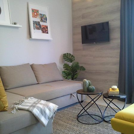 Alexandra Apartment Hajduszoboszlo - Chic Flat エクステリア 写真