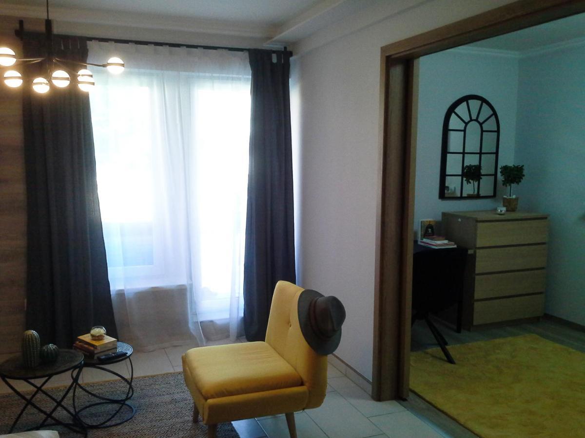 Alexandra Apartment Hajduszoboszlo - Chic Flat エクステリア 写真