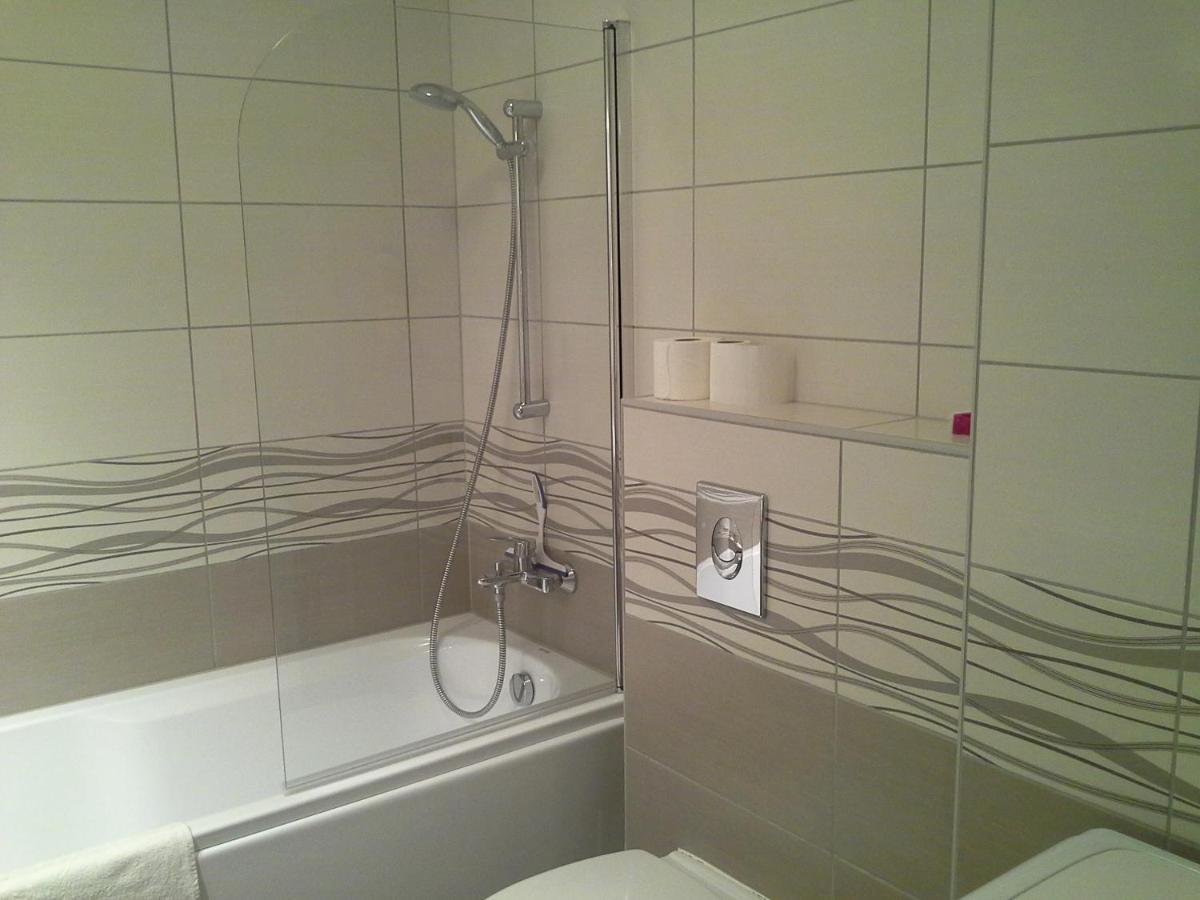 Alexandra Apartment Hajduszoboszlo - Chic Flat エクステリア 写真