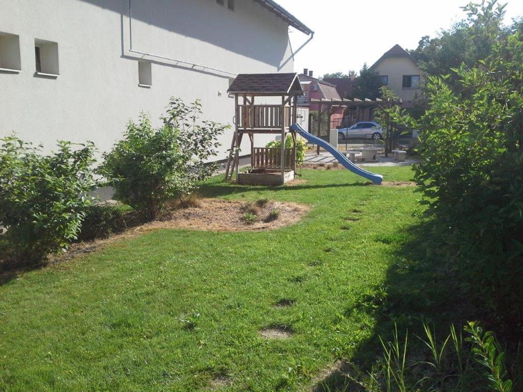 Alexandra Apartment Hajduszoboszlo - Chic Flat エクステリア 写真
